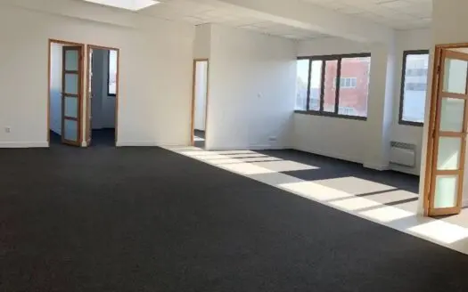 Bureau à louer, 330 m² – 92390